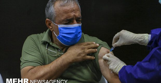 تزریق روزانه ۱۰۰۰ دوز واکسن کرونا در پارس‌آباد