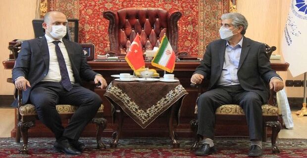 تجار ایران و ترکیه برای گسترش همکاری‌های تجاری برنامه داشته باشند