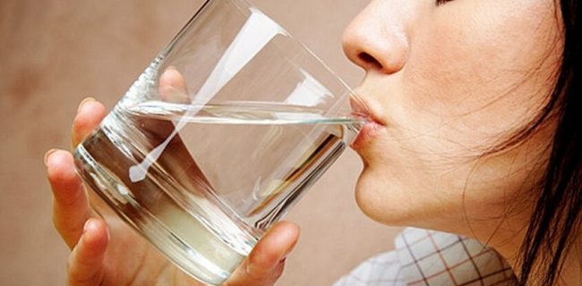 از نوشیدن آب گرم غافل نشوید – فواید آب گرم