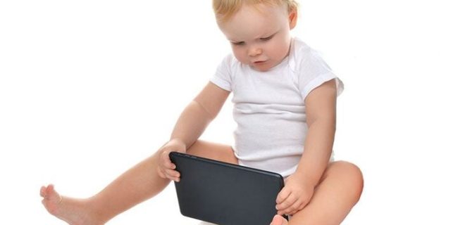 استفاده از صفحه نمایشگرها به پردازش حسی کودکان آسیب می زند