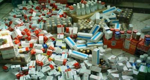 کشف دارو و تجهیزات پزشکی غیر مجاز در یک ساختمان اداری در تهران