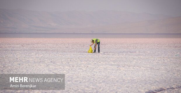 برداشت نمک از دریاچه مهارلو ممنوع است/خطر سرطان زایی نمک دریا