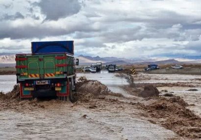 راهداران در حال بازگشایی مسیر میامی- جاجرم هستند