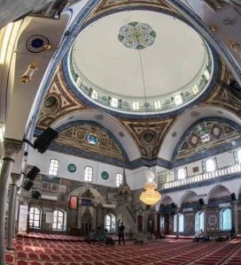 از اسکلت تا محراب؛ مهندسیِ زیبایی و استانداردهای گچبری در ساخت مساجد مدرن